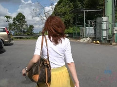 Amateur, Brunette brune, Petite amie, Pov, Mamelons bombés, Chatte, Jupe, Fumer