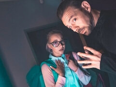 Schlafzimmer, Blondine, Blasen, Handjob, Geld, Natürlichen titten, Rasiert, Jungendliche (18+)