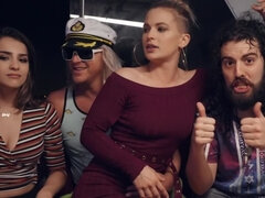 Американки, Спальня, Большие сиськи, Минет, Доминирование, Пирсинг, Молоденькие, Игрушки