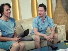 Nahaufnahme, Behaart, Riesig, Hausmädchen, Reif, Muschi, Schlaffe titten, Strümpfe