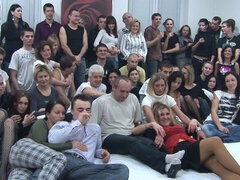 Enthousiasteling, Kont, Grote kont, Blond, Pijpbeurt, Groep, Orgie, Strippen