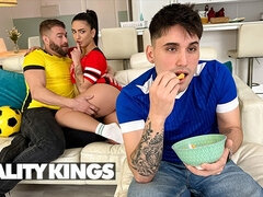 Stellung 69, Grosser schwanz, Grosse titten, Hundestellung, Hd, Nippel, Rasiert, Ablutschen