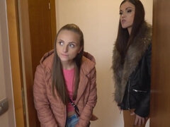 18 jaar, Gezichtzitten, Hd, Lesbisch, Moeder die ik wil neuken, Orgasme, Klein, Tieten likken