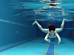 Nana, Brunette brune, Fétiche, De plein air, Piscine, Public, Solo, Nénés