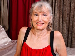 Enthousiasteling, Slaapkamer, Vingeren, Masturbatie, Rijpe lesbienne, Natuurlijke tieten, Strippen, Speelgoed