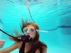 Gros seins, Brunette brune, Collège université, Pute, Solo, Tatouage, Adolescente, Sous marin