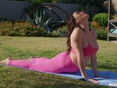 Culo, Culo grande, Tetas grandes, Estilo perrito, Lamidas, Madres para coger, Al aire libre, Coño
