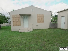 Derrick Ferrari & Sadie Creams: Brunette with Big Booty Gets Bus Adventure Handjob / 4.12.2019