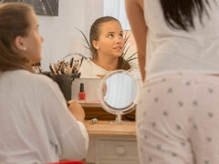 デカ尻, デカパイ, 指いじり, なめる, 下着, オナニー, 淫乱熟女, オッパイの