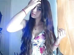 sweet babe showing cleavage