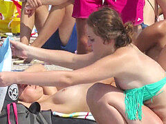 Horny Topless Teens - Big boobies voyeur Close up Beach video
