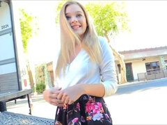 18, 素人, ブロンド, Hd, 小柄, 公共, ティーン, スカートのぞき