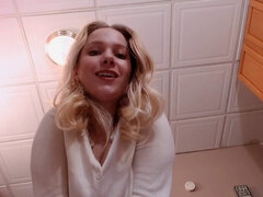 Blonde, Femme couguar, Fétiche, Fait maison, Chatte, Belle mère, Se déshabiller, Dénudage