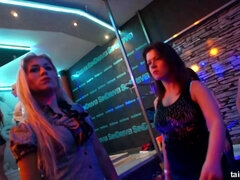 Ivre, Branlette thaïlandaise, Hard, Orgie, Fête