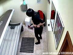 Amateur, Brunette brune, Doigter, Masturbation, Public, Chatte, Réalité, Solarium