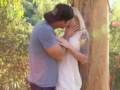 Verga grande, Tetas grandes, Rubia, Mamada, Sexo duro, Al aire libre, Público, Intercambio de esposas