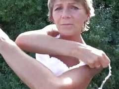 Enthousiasteling, Grote lul, Pijpbeurt, Sperma shot, Lul, Duits, Rijpe lesbienne, Buiten