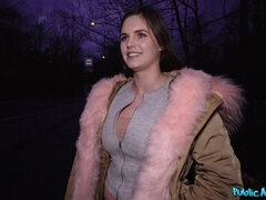 Gros seins, Sucer une bite, Brunette brune, Tchèque, Hard, Naturelle, De plein air, Étudiant