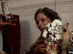 Braunhaarige, Bekleidet, Frau, Nackt, Dusche, Erotischer film, Titten, Ringkampf