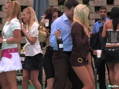 Aangekleed, Sperma shot, Lesbisch, Orgie, Buiten, Feest, Biljart, Swinger