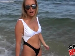 Grosser arsch, Bikini, Blondine, Blasen, Aufs gesicht abspritzen, Hotel, Im freien, Realität