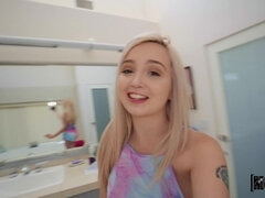 Americano, Anal, Beso negro, Cuarto de baño, Rubia, Polla, Novia, Adolescente