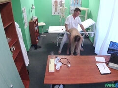 Enthousiasteling, Pijpbeurt, Sperma shot, Hondjeshouding, Sperma in gezicht, Handbeurt, Speelgoed, Uniformpje