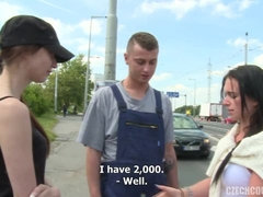 Pijpbeurt, Bruinharig, Europees, Geld, Natuurlijke tieten, Buiten, Geschoren, Trio
