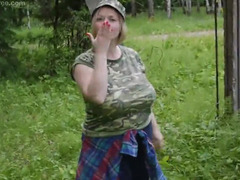 Gorda, Tetas grandes, Maduro, Tetas naturales, Al aire libre, Público, Pelirrojo, Tetas