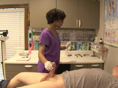 Tussi, Braunhaarige, Handjob, Krankenschwester, Büro