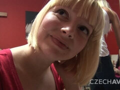 Amateur, Sucer une bite, Brunette brune, Plantureuse, En levrette, Fait maison, Pov, Jupe