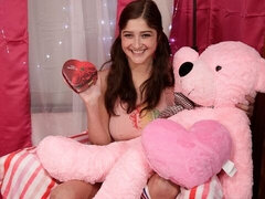 Bruinharig, Schattig, Dochter, Natuurlijke tieten, Twee staartjes, Kut duiken, Sokken, Tiener