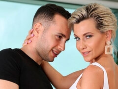 Arsch, Blondine, Blasen, Hundestellung, Spiele, Küssen, Rasiert, Titten