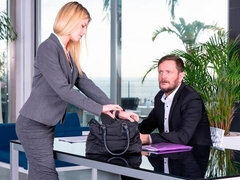 Blond, Hondjeshouding, Dominatie, Handbeurt, Likken, Geschoren, Kousen, Tiener