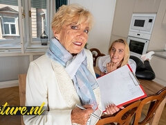 Lécher le cul, Face assise, Fétiche, Mamie, Poilue, Lesbienne, Mature, Nénés