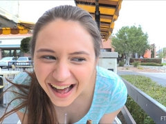 Nahaufnahme, Extrem, Faustfick, Orgasmus, Öffentlich, Solo, Weibliche ejakulation, Unter dem rock