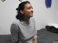 Brunette brune, Collège université, Gode, Lesbienne, Petite femme, Piercing, Fessée, Jouets