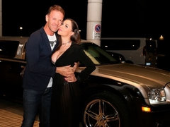 アナル, デカパイ, フェラチオ, 巨乳な, 車, 手コキする, 下着, 淫乱熟女