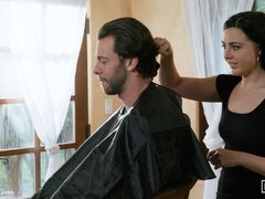 Beauté, Sucer une bite, Brunette brune, En levrette, Branlette thaïlandaise, Hard, Embrassement, Nénés