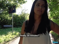 Grosse titten, Blasen, Braunhaarige, Spermaladung, Handjob, Geld, Öffentlich, Hintern versohlen