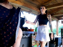 Braunhaarige, Kleid, Im freien, Höschen, Party, Rotschopf, Erotischer film, Unter dem rock