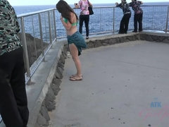 Amateur, Bikini, Sucer une bite, Brunette brune, Petite amie, Mamelons bombés, Chatte, Nénés