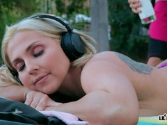 Betrug, Paar, Öl, Im freien, Pov, Muschi, Kurzes haar, Nass