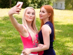 Belle grosse femme bgf, Gros cul, Blonde, Embrassement, Lesbienne, Léchez, Lingerie, Rousse roux