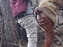 Enthousiasteling, Pijpbeurt, Voeten, Fetisj, Leer, Buiten, Roodharige vrouw, Spandexonderbroek