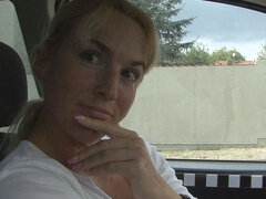 Leie, Blondine, Blasen, Handjob, Milf, Im freien, Pov, Rock