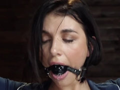 Sadomasoquismo, Tetas grandes, Negro, Amarrada, Morena, Dominación, Penetracion con dedos, Castigada