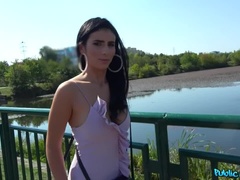 Amateur, Culo, Belleza, Tetas naturales, Al aire libre, Público, Rumano, Tatuaje