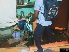 Anal, Cul, Collège université, En levrette, Première fois, Fait maison, Femme au foyer, Indienne