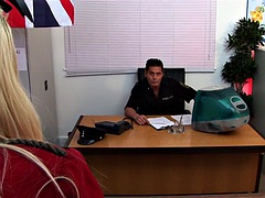 Blonde, Plantureuse, Tir de sperme, Mère que j'aimerais baiser, Police, Chatte, Serré, Nénés